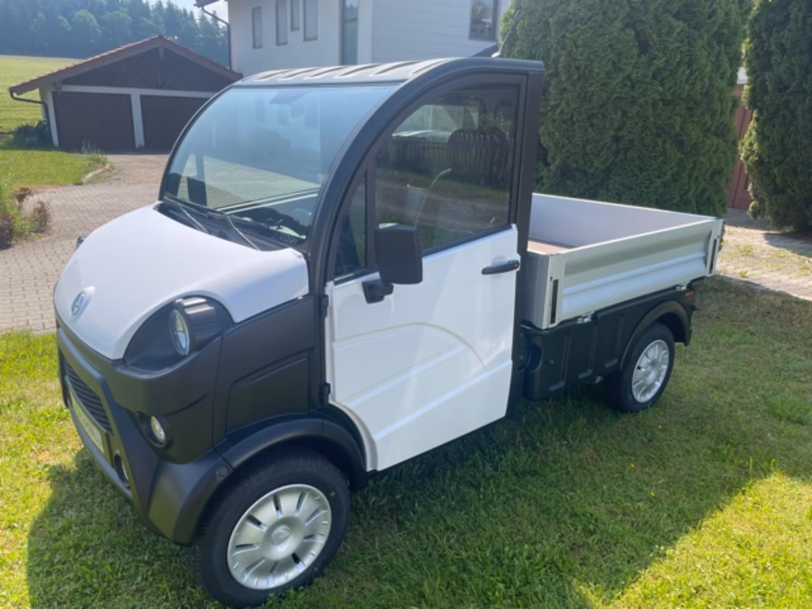 384add9d-38a0-4e1d-8c6e-e9fc568a2041 Aixam D-Truck plateau – Image 1