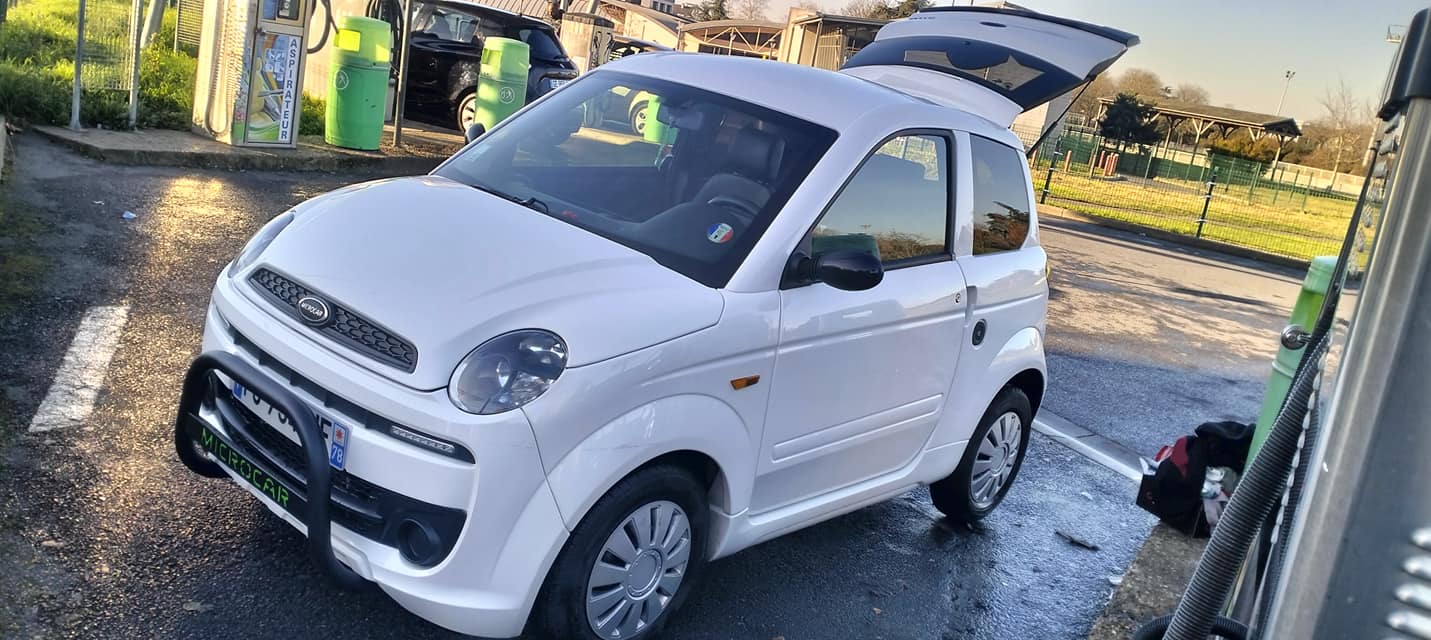 421996659_10161201809919640_703557869294 Microcar modèle M.go – Image 1