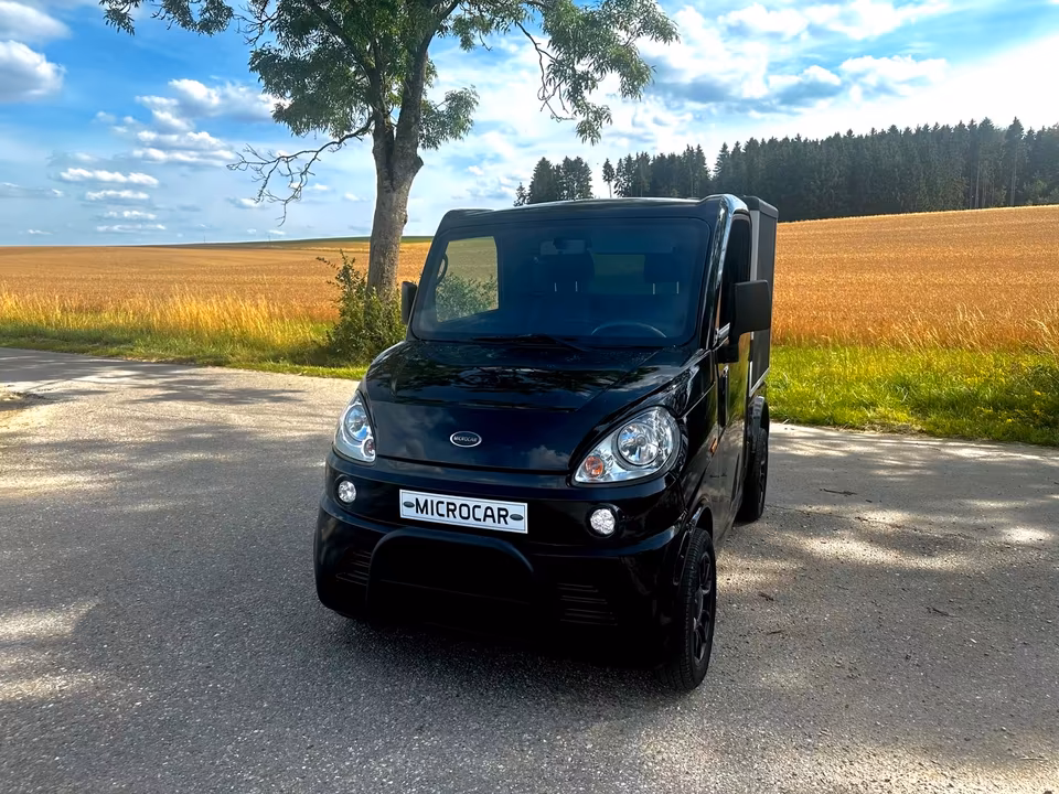 604cd81e-958e-4111-887e-470831ba2a28 Microcar MCross Pickup D-Truck – Image 1