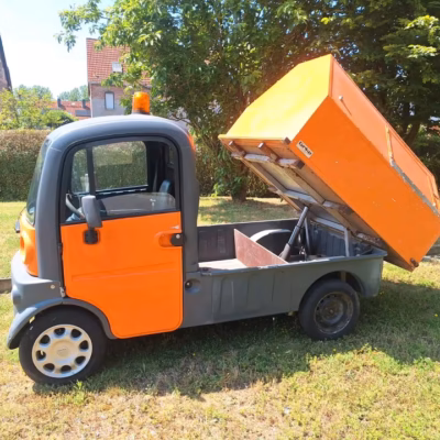 Aixam Mega Truck benne basculante 45 km/h.
